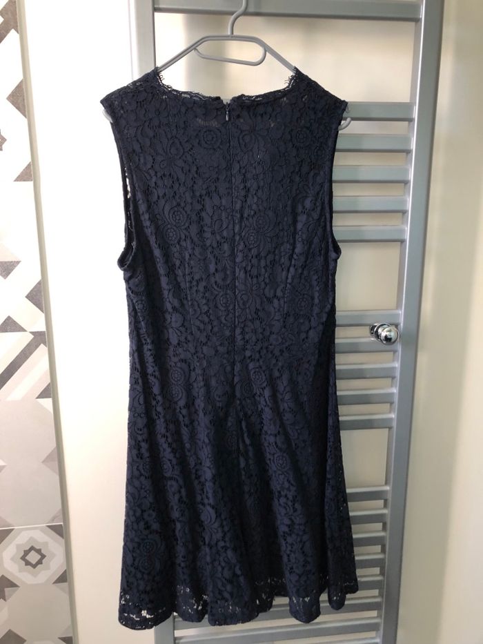 Robe en dentelle bleu marine Taille M - photo numéro 5