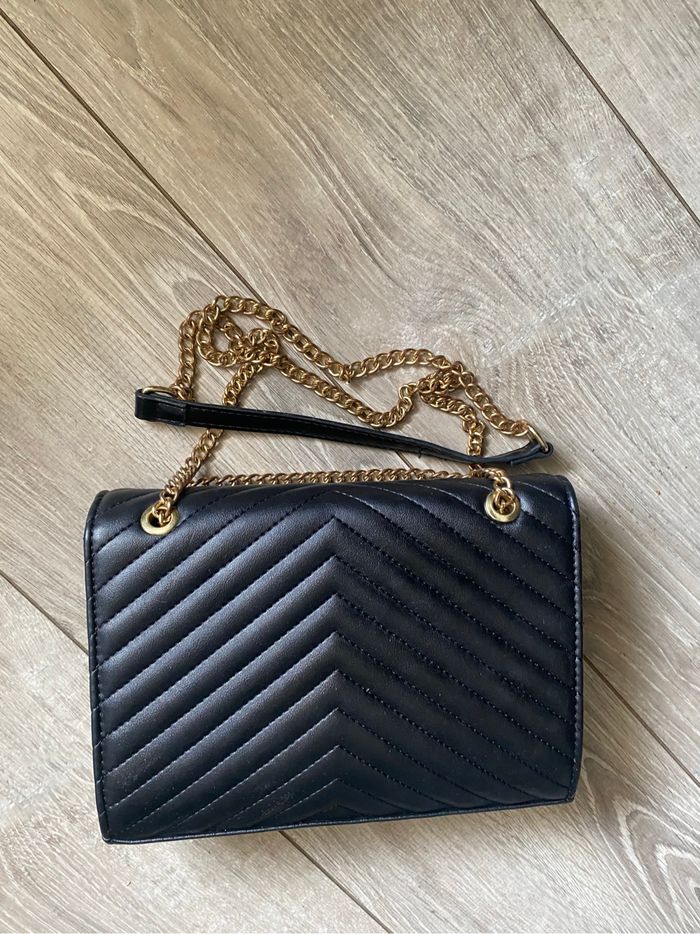 YVES Saint Laurent - photo numéro 4