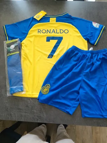 Tenue foot Christiano Ronaldo al nassr bleue. T.30