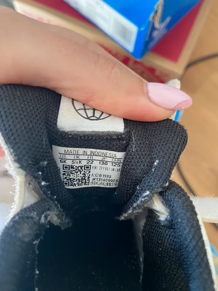 Basket Adidas enfant taille 22 - photo numéro 7