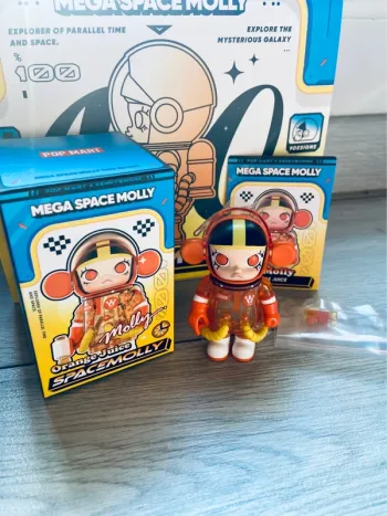 Pop Mart Mega Space Molly 100% Series 4 - Orange Juice