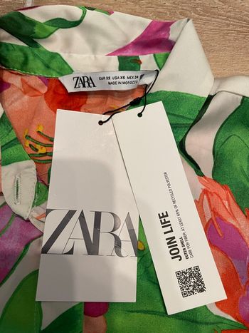 Joli chemisier manches longues à fleur Zara et Neuf