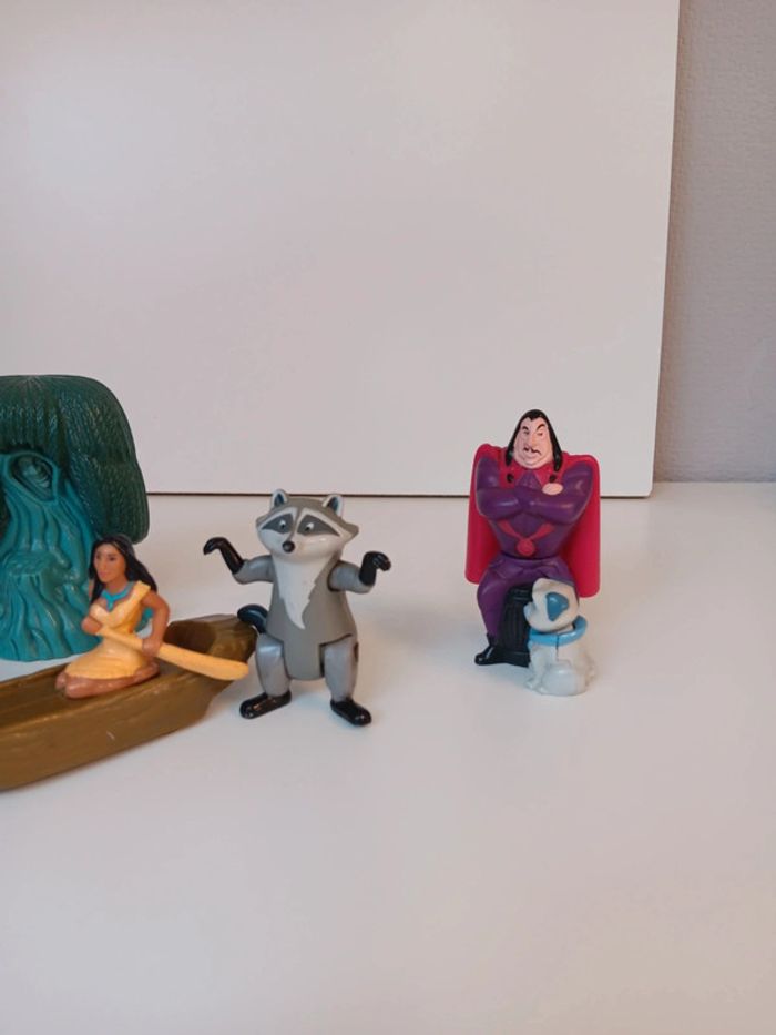 Lot grande figurines Disney vintage Pocahontas taille 12cm pour la plus grande - photo numéro 3