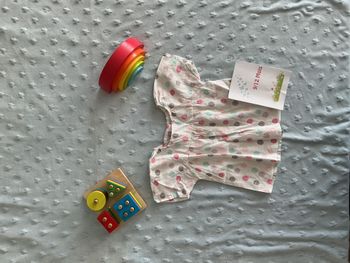 blouse manche courtes blanc à pois multicolore 9/12 mois ouverture totale au dos