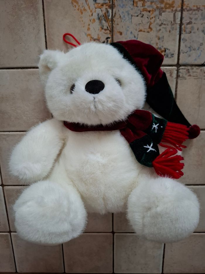 Ourson blanc en peluche