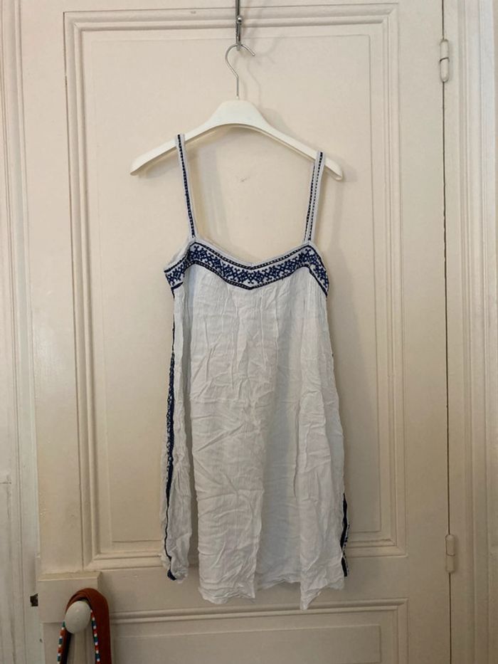 Robe blanche brodée bleu marine - Pull & Bear - Taille M