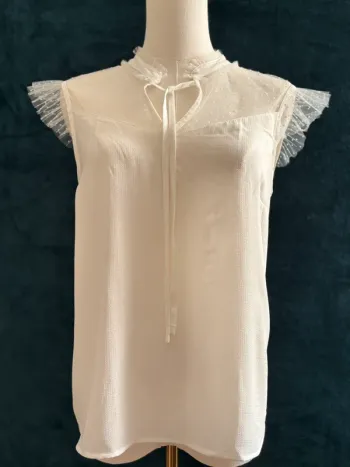 Top blanc sans manches Naf naf – plumetis et volants tulle – Taille M