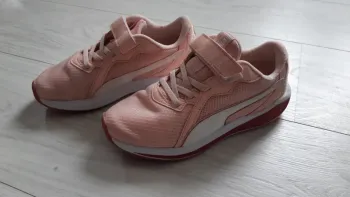Baskets Puma rose – Pointure 33 – Très bon état