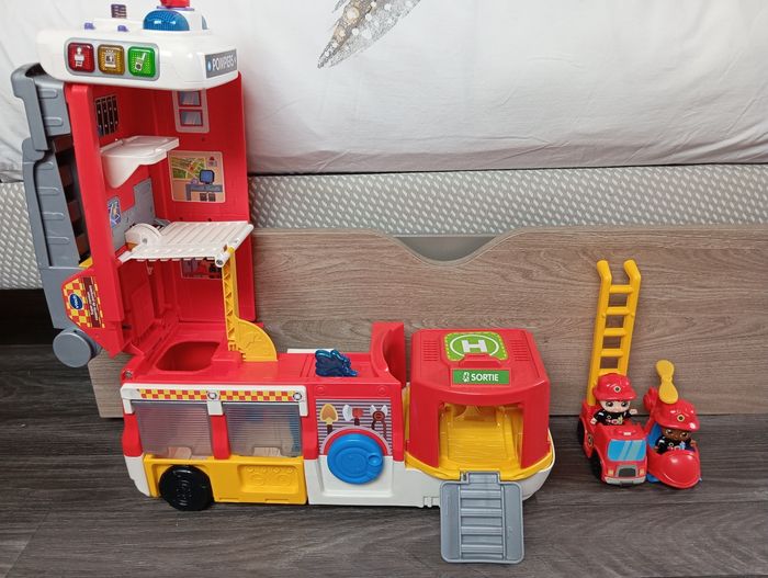 Camion caserne de pompiers - photo numéro 2