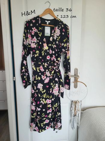 Robe 👗  H&M taille 36 neuve imprimé fleurs 🌸