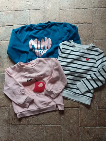 🌹lot de 3 pull 4 ans 🌹