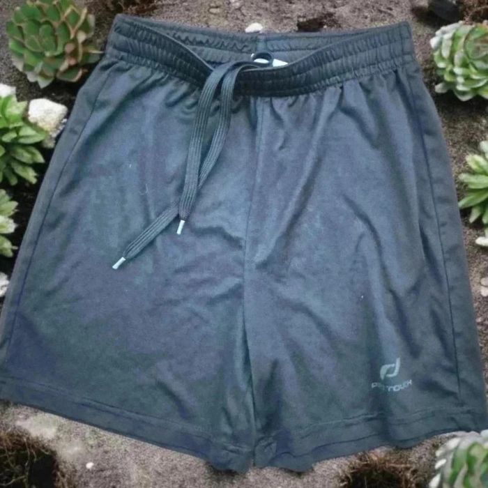 Protégés tibia. Nike plus un short noir 🌹 8 / 10 ans 🌹 - photo numéro 2