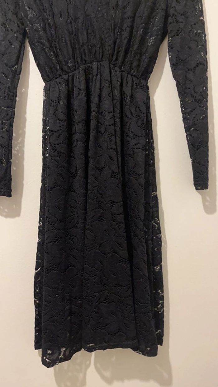 Superbe robe noire en dentelle 36 avec 35 % de coton doublée intérieure - photo numéro 10