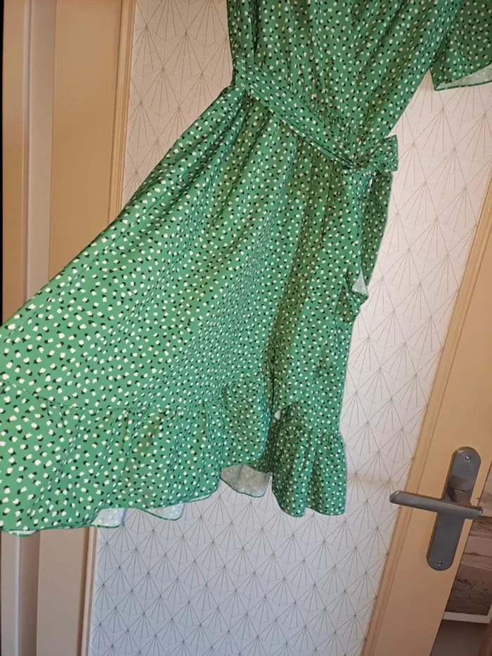 Robe à volants femme verte 36/38 avec ceinture comme neuve new collection 5eme saison - photo numéro 2