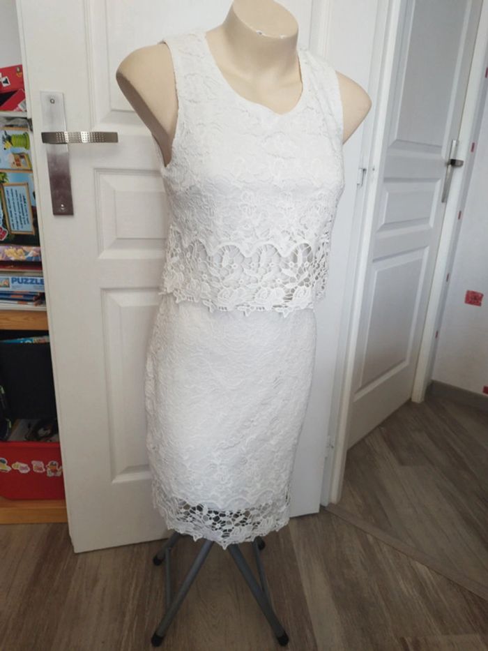 Robe dentelle blanche taille 38