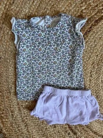 Ensemble tenue 2 pièces t-shirt short Kiabi lilas liberty 12 mois tbe