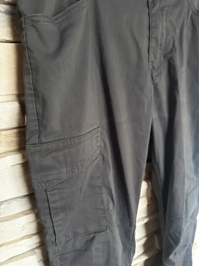 Pantalon décathlon gris multipoches - photo numéro 2