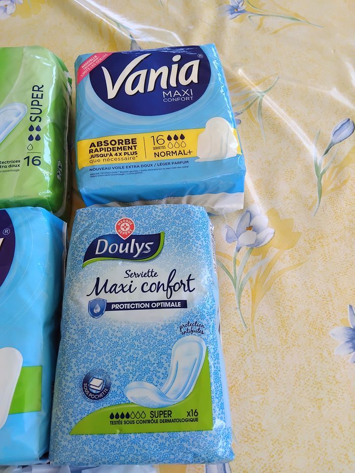 Lot 6 PAQUETS SERVIETTES HYGIENIQUE "VANIA + DOULYS" - photo numéro 3