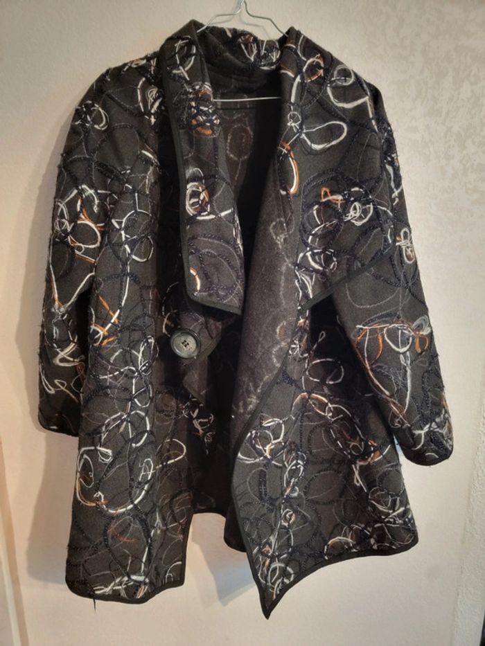 Veste poncho en polaire motif original