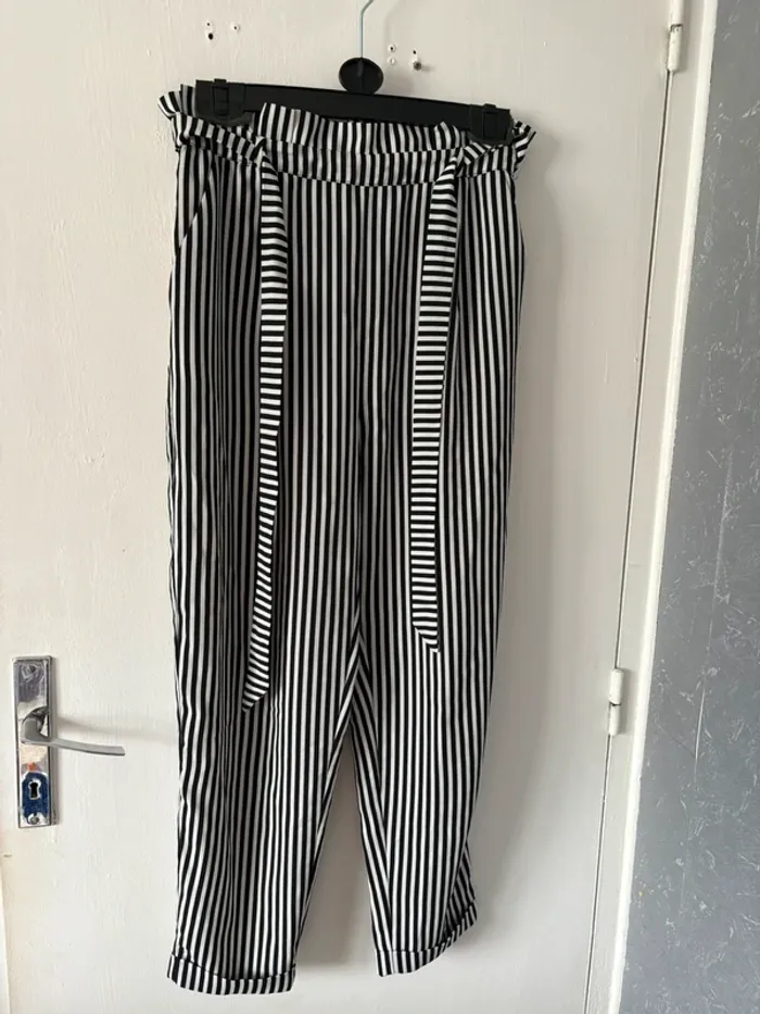 Pantalon Pull and bear - photo numéro 2