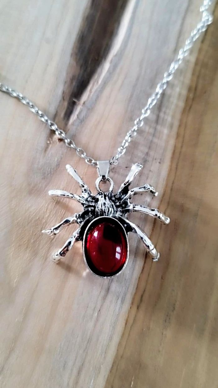 Bijoux Halloween | Collier pendentif araignée - photo numéro 2
