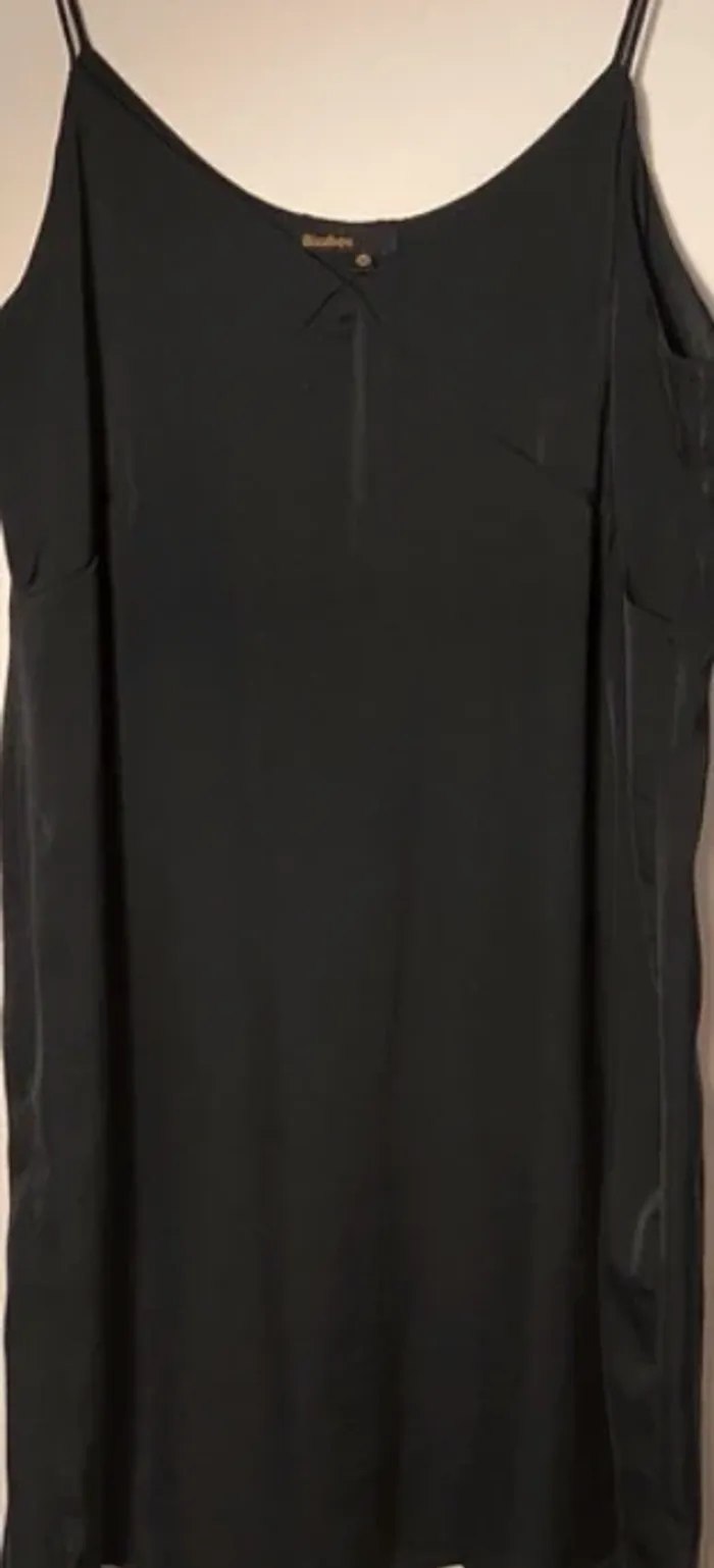Robe noire satin