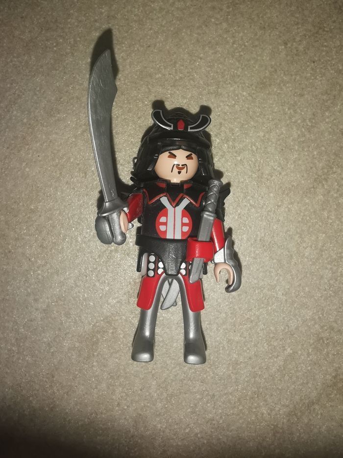 Dragon royal avec flammes lumineuses - photo numéro 2