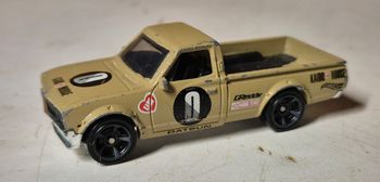 Voiture miniature hotwheels datsun 620 1/64