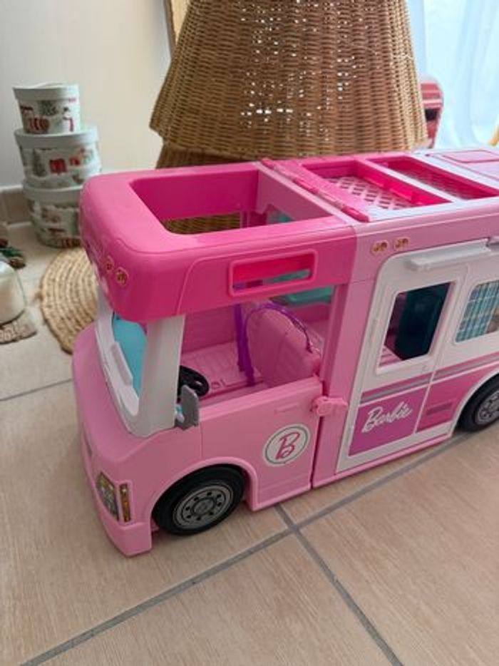 Barbie camping car avec accessoires - photo numéro 2