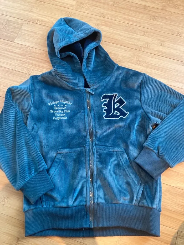 8 ans - gilet à capuche avec fermeture zip