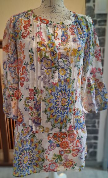 Longue blouse fluide transparente fleurie