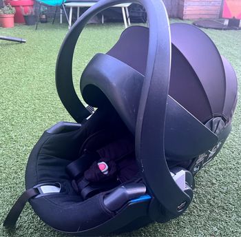 Yoyo car seat (siège auto / cosy , BABYZEN BE SAFE) + adaptateurs poussette Yoyo