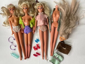 Lot 4 poupées de type Barbie