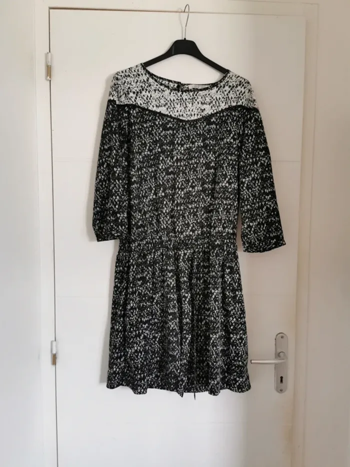 Robe noire et blanche