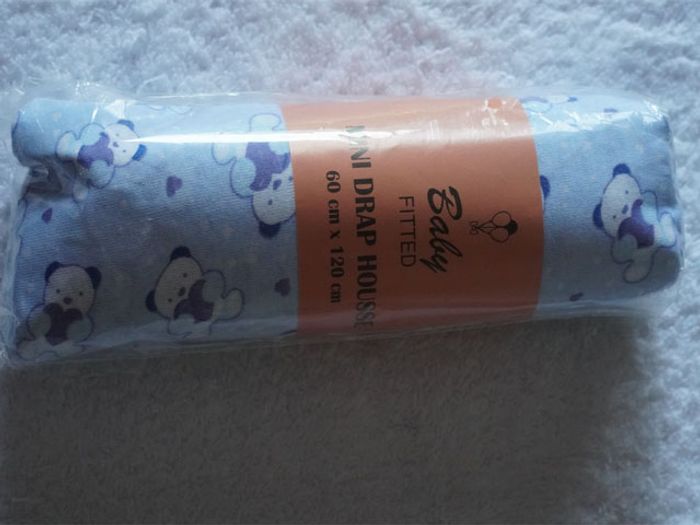 Drap housse bleu clair avec des ours et petits coeurs Baby Fitted neuf Dimension 60 x 120 cm