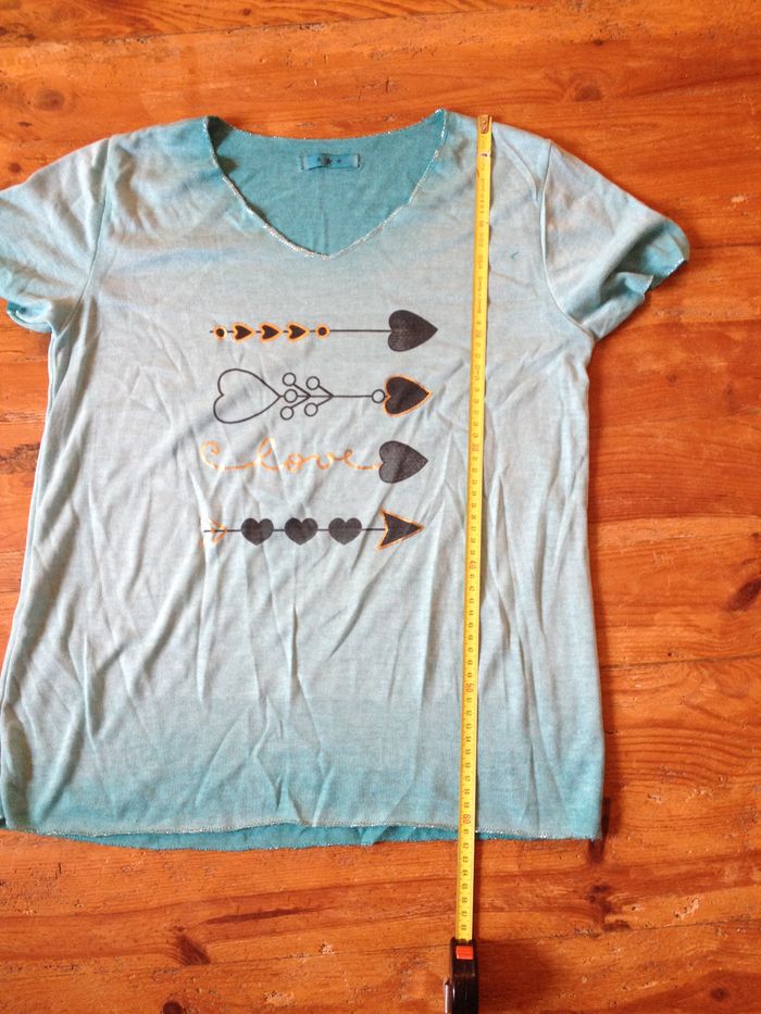 T shirt bleu clair nuancé ✧ motifs coeurs ✧ manches courtes ✧ look féminin - photo numéro 4