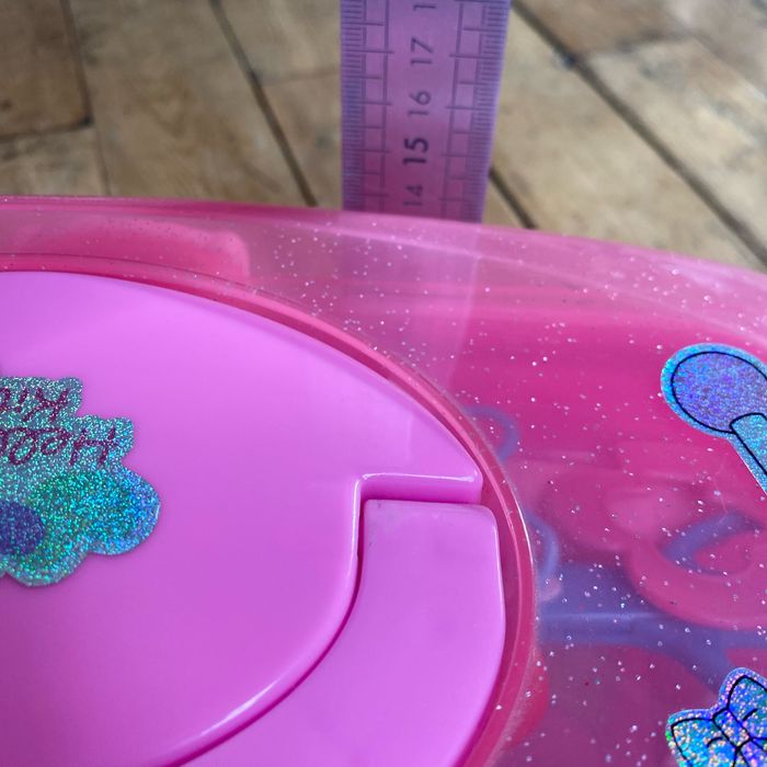 Mallette hello kitty dans l’état et divers accessoires beauté soins etc - photo numéro 8