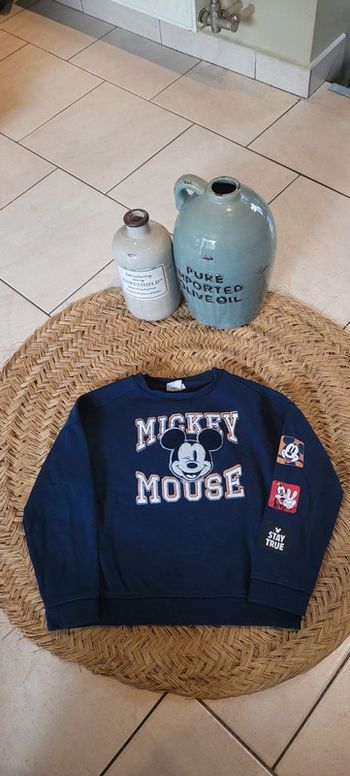 Joli pull Mickey Taille 8 ans Parfait état