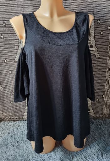 T-shirt noir à épaules dénudée taille L