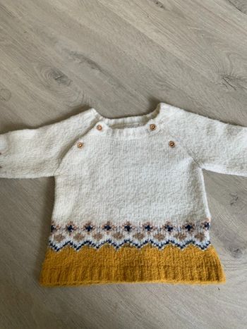 Pull bout-chou 12 mois en très bon état