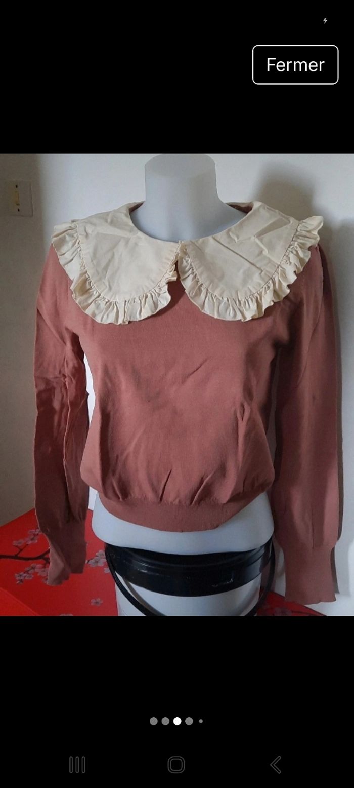 Pull manches longues avec un grand col Claudine de chez zara