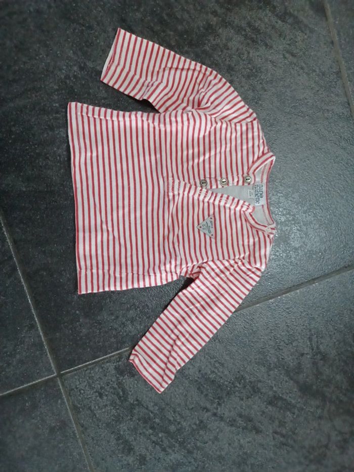 Haut rayé rouge et blanc