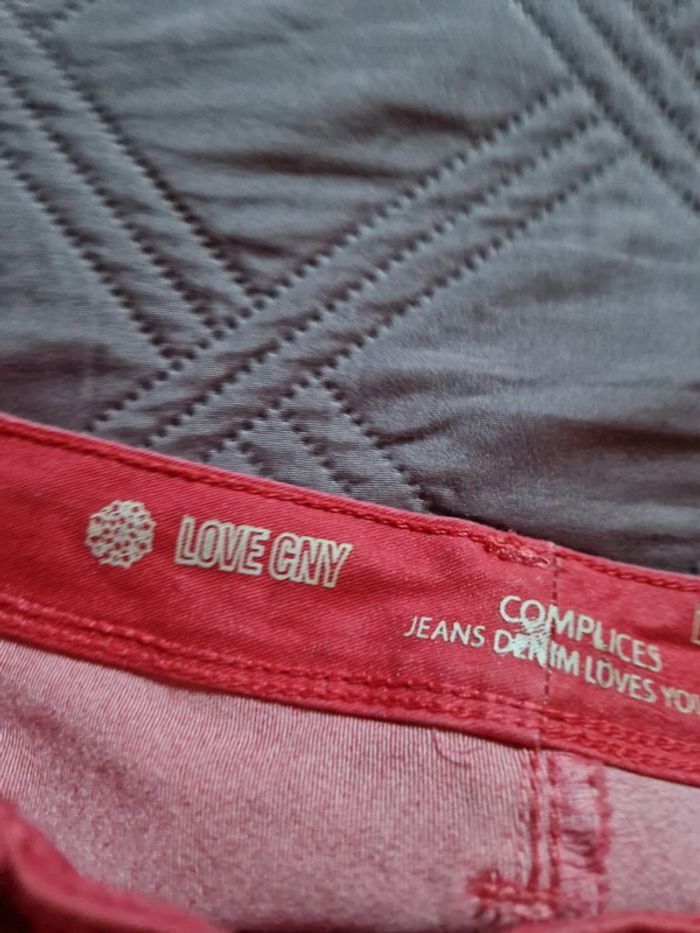 Pantalon jean de couleur rouge neuf - photo numéro 2