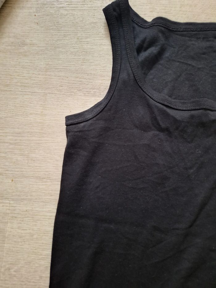 Débardeur noir Calvin Klein en taille medium, porté plusieurs fois mais encore en bon état - photo numéro 5