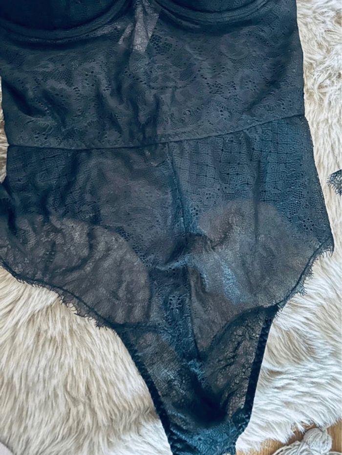 Sublime body dentelle charme push up Victoria’s secret - photo numéro 4