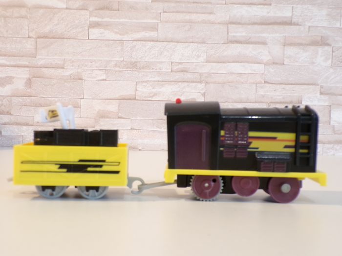 Locomotive - Train - Thomas et ses amis - Diesel (J29) - photo numéro 3