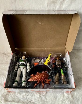 Disney Pixar Buzz l’Éclair Coffret Défenseurs de la Base, avec 2 Figurines Articulées, un Insecte Gé