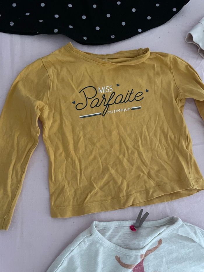 Lot de vêtement fille 4 ans - photo numéro 3