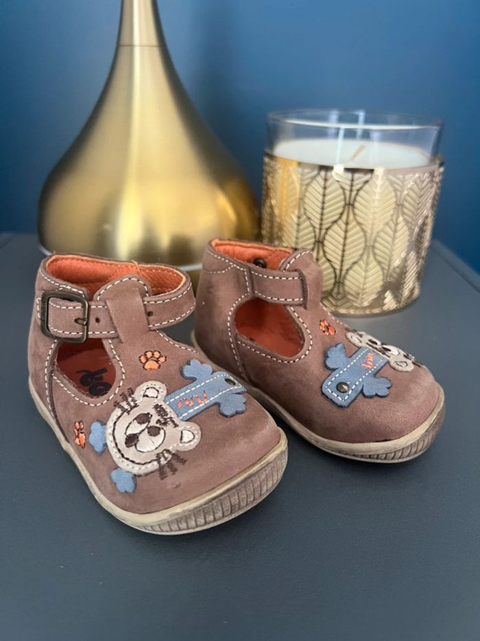 Chaussure enfant T.16 neuve