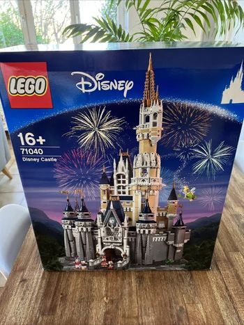 LEGO 71040 Disney Castle neuf dans sa boîte parfaite